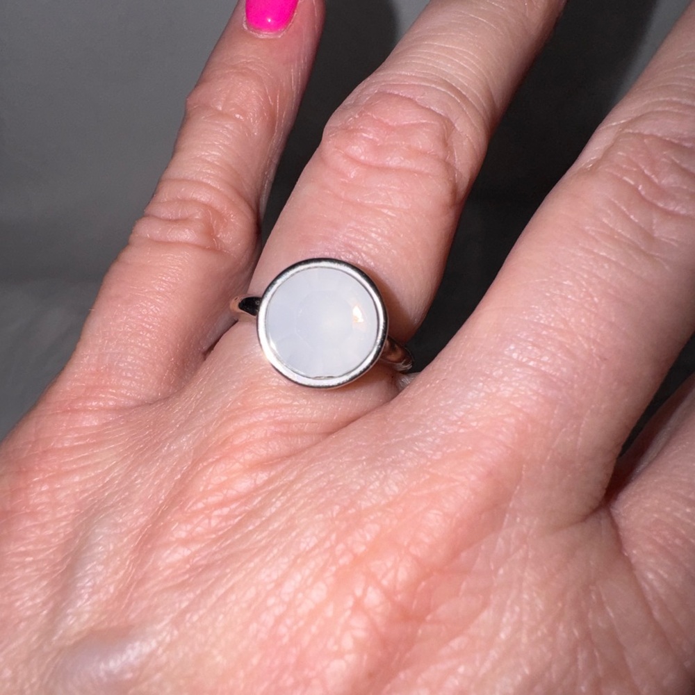 Silver & White Ring – Elegant Modern Women’s Fashion Jewelry